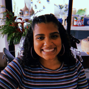 Meet your Posher, Anna lies